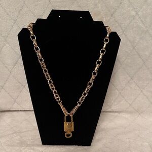 Chain Necklace with LV lock and key-322